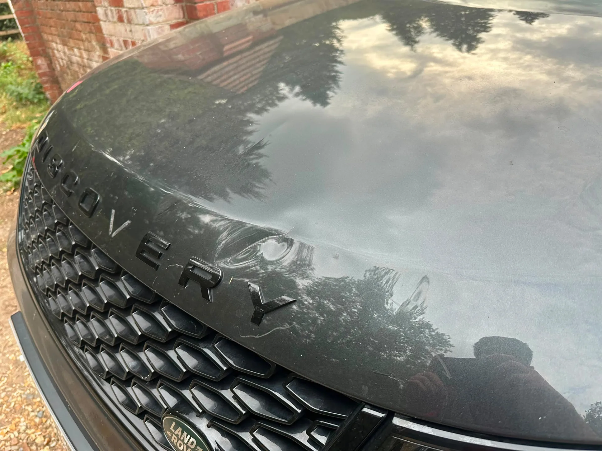 Land Rover Discovery Bonnet Repair in Guildford, Surrey