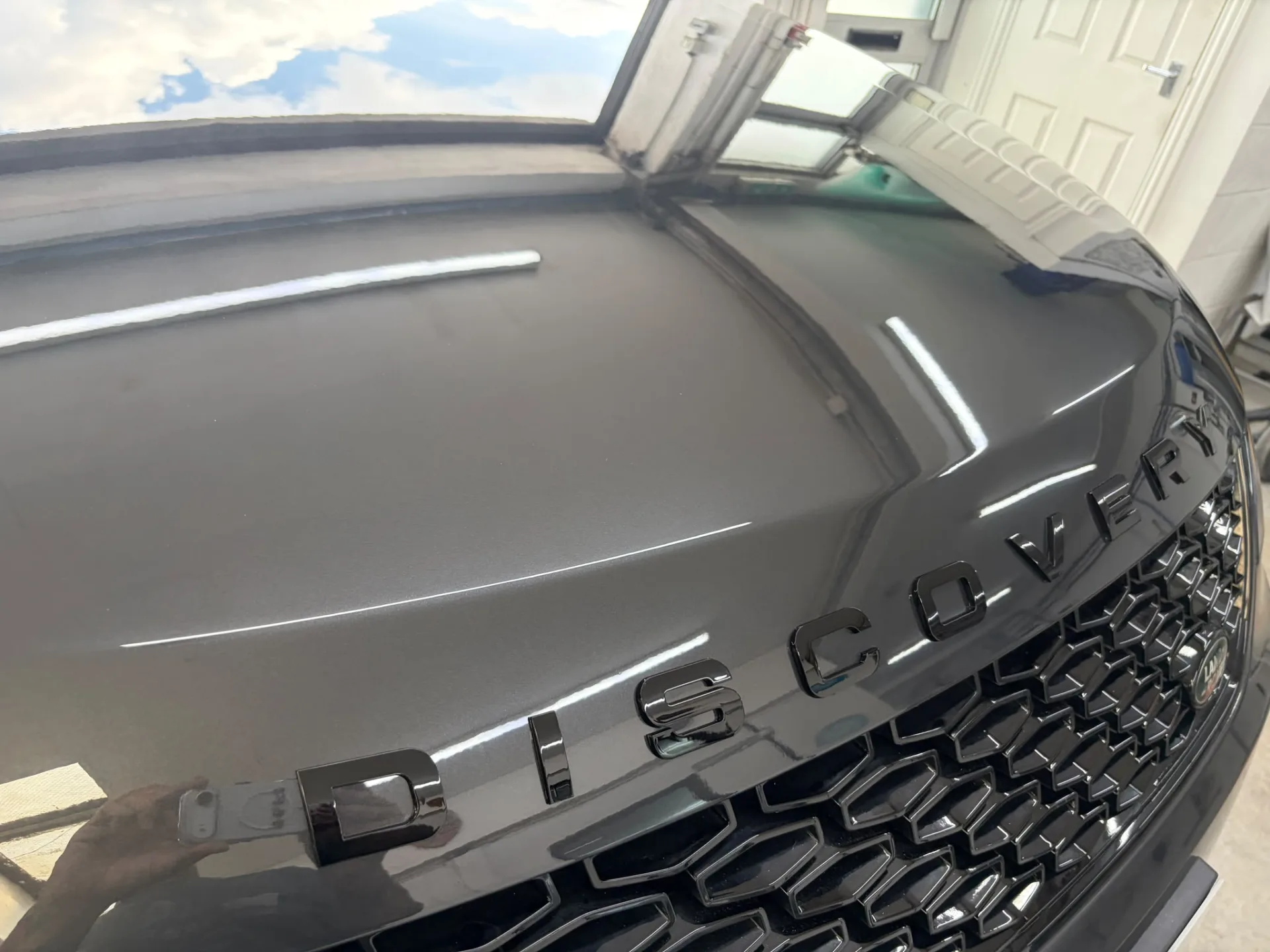 Land Rover Discovery Bonnet Repair in Guildford, Surrey
